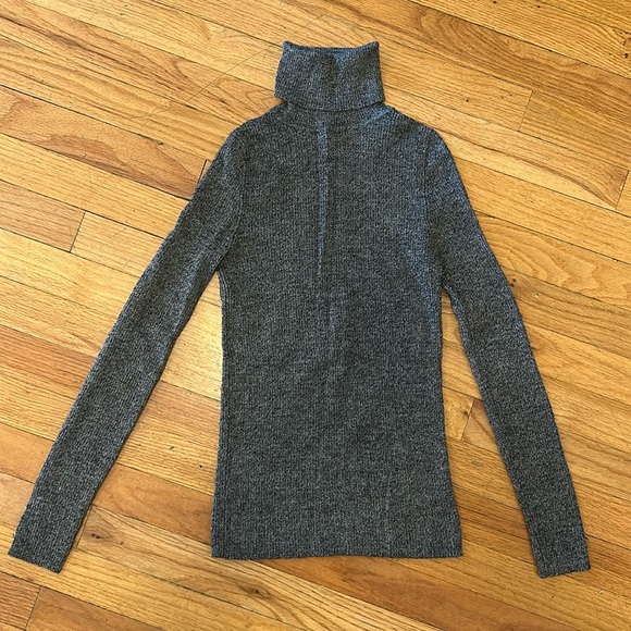 Uniqlo Wool Turtleneck Sweater - Picture 1 of 2